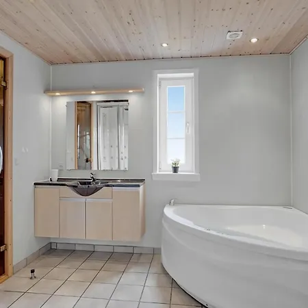 Gorgeous In With Kitchen בית נופש