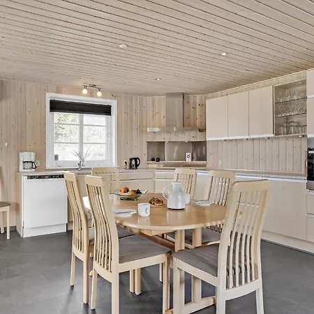 Gorgeous In With Kitchen Holiday home *
